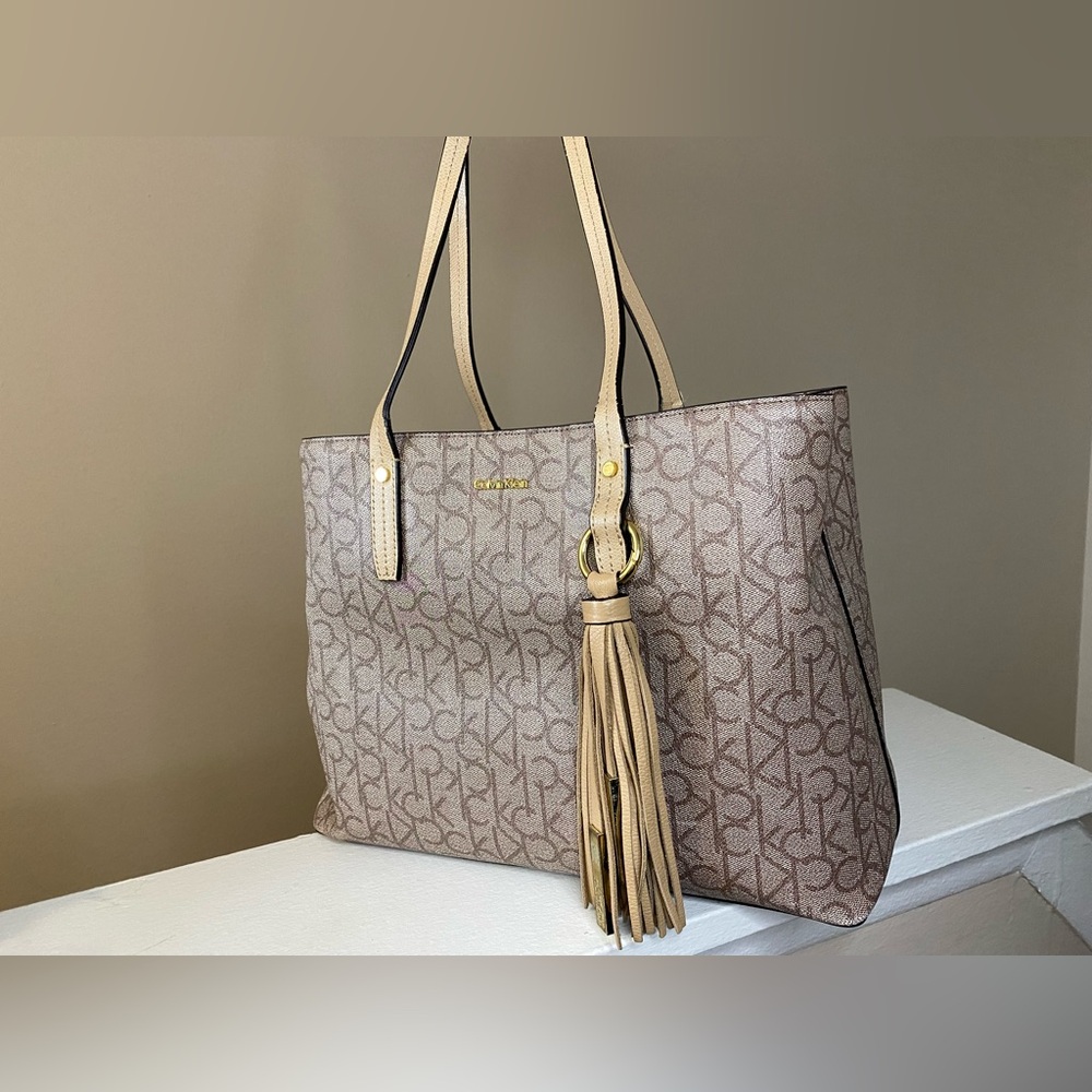 Calvin Klein S-KITOTE Coated Logo Print W/Leather Tassel Khaki/Beige